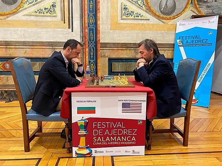 Veselin Topalov y Gata Kamski, en una de las partidas más esperadas.
