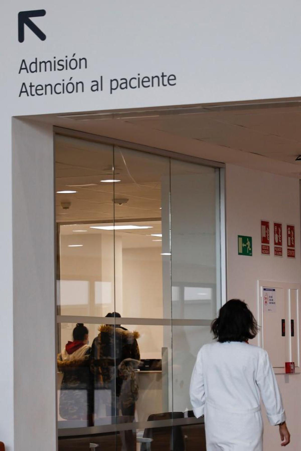 Dos pacientes en la admisión del Hospital de Salamanca. ALMEIDA