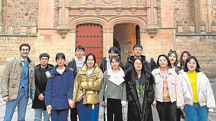 Estudiantes de un curso intensivo de español para chinos
