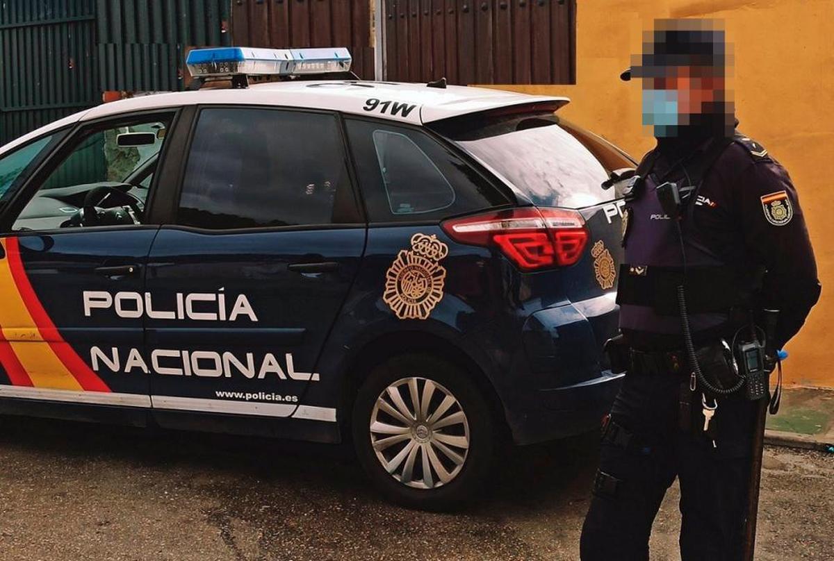 Un efectivo de la Policía Nacional