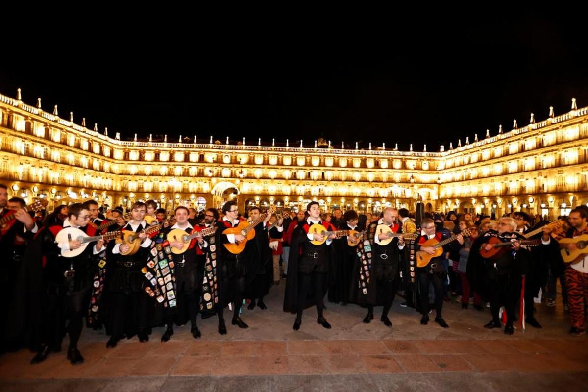 Tunos De Toda España Llenan De Música La Plaza Mayor La Gaceta De Salamanca 9479