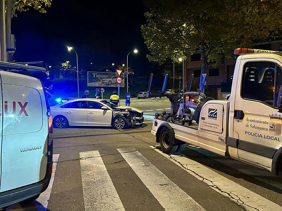 El taxi después de sufrir el golpe