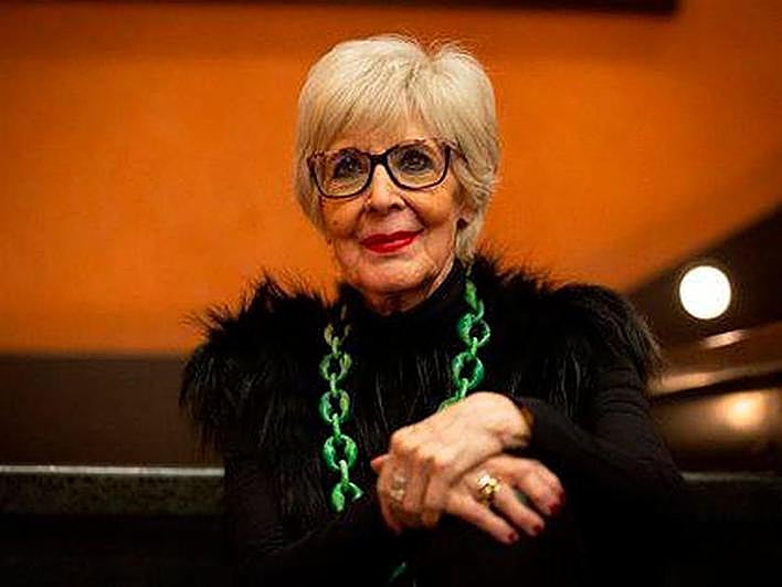 Concha Velasco posando antes de una entrevista.