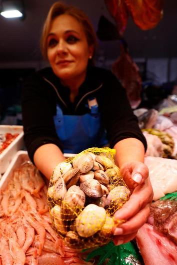 La almeja babosa de una de las pescaderías.