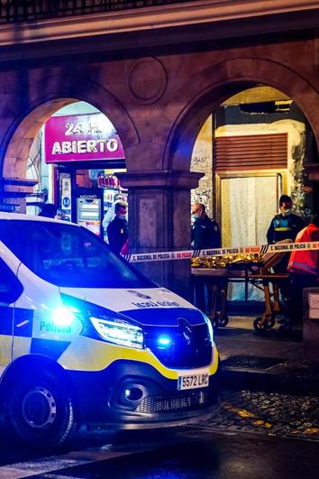 Una patrulla de la Policía Local de Salamanca de noche.