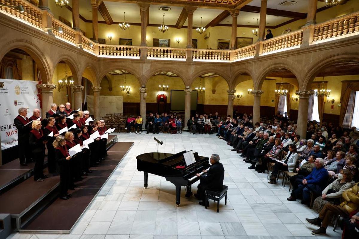 Actuación del Coro del Casino de Salamanca.