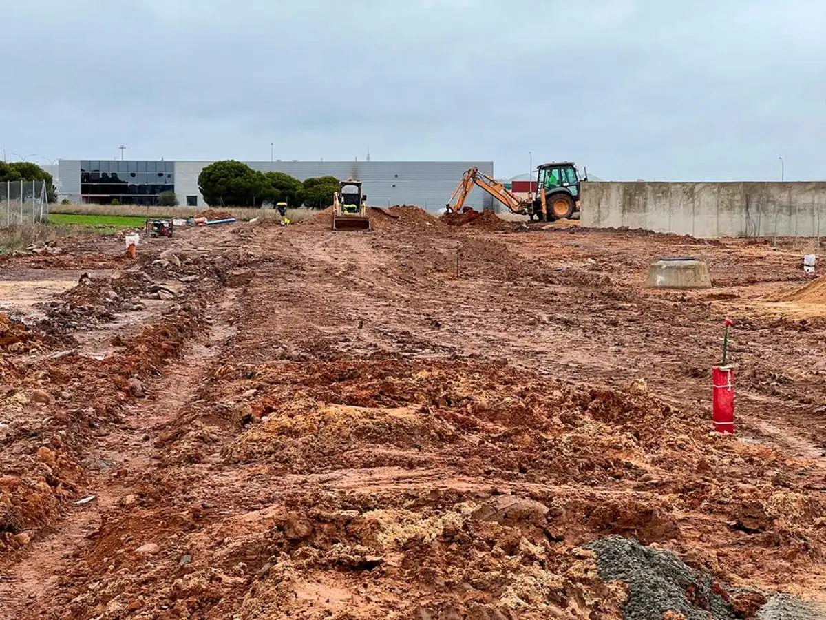 Inicio de las obras de la calle Tercera en el polígono industrial Montalvo III.