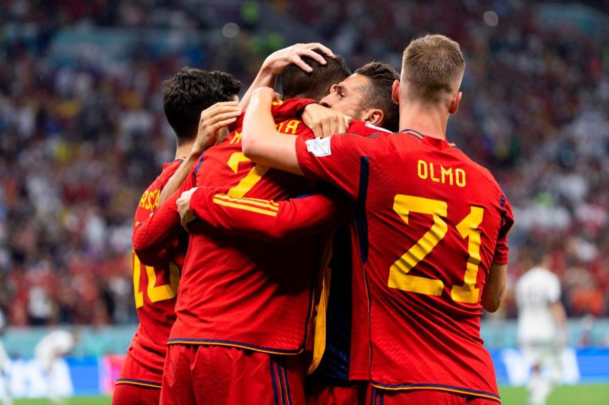Los jugadores de España celebran el gol de Morata