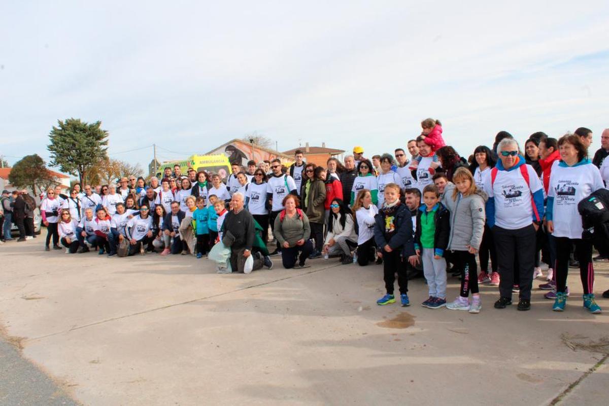 Parte de los caminantes de la iniciativa a favor de la ermita de Carbajosa de Armuña