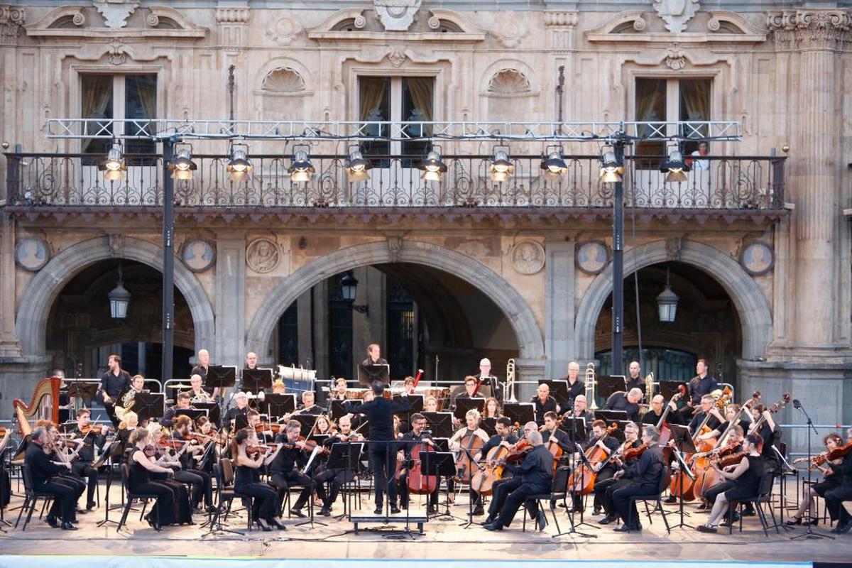 Un concierto de la OSCYL en la Plaza Mayor de Salamanca