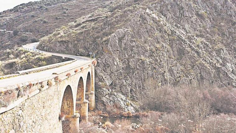 Puente sobre el río Águeda en la carretera de Herguijuela de Ciudad Rodrigo