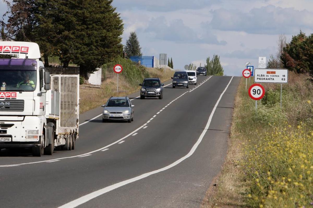 Carretera CL-510 entre Alba de Tormes y Salamanca.