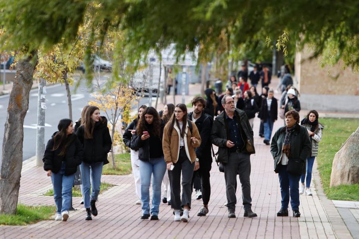 Estudiantes por el Campus Miguel de Unamuno de la Universidad de Salamanca