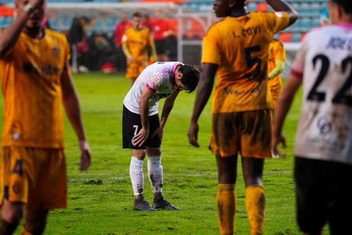 Derrota Sonrojante Del Salamanca UDS Frente A La Ponferradina B (0-1 ...