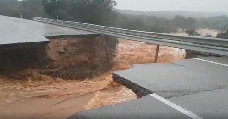 ‘Partida’ a la mitad. Así ha quedado la carretera Badajoz-Cáceres por las lluvias
