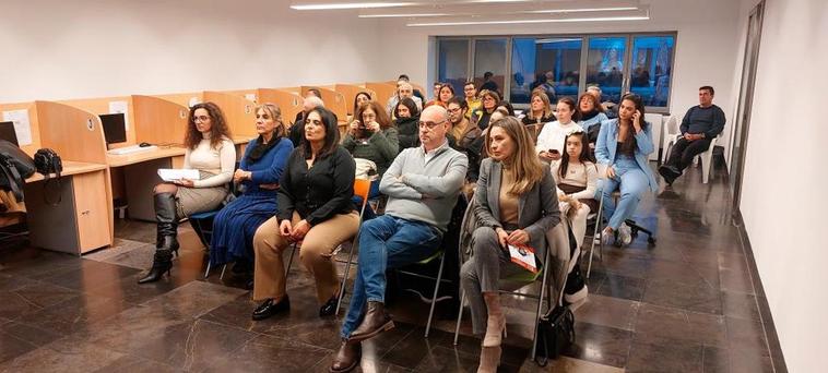 Imagen de la sala en la que tuvo lugar la charla inaugural