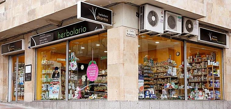 Fachada de uno de los establecimientos de Herbolario Dharma