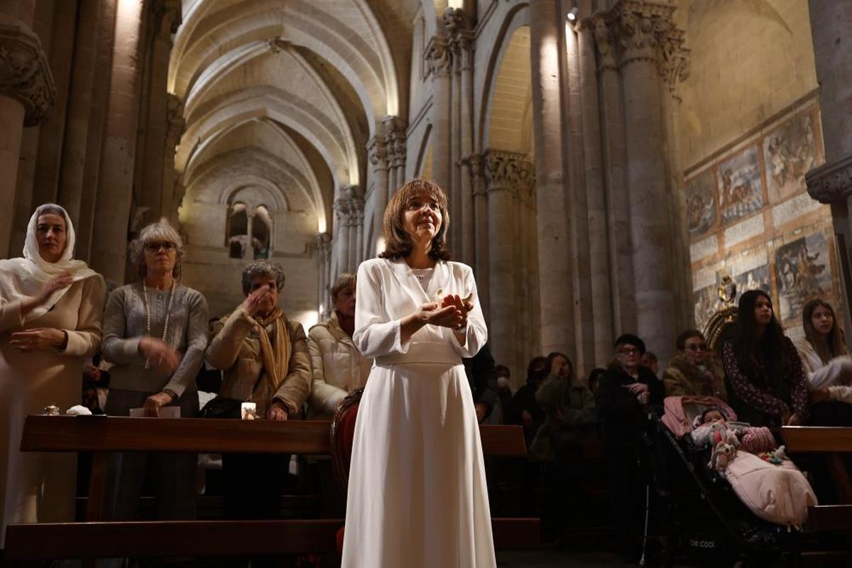 Daniela Biló en el ritual de consagración en la Catedral Vieja