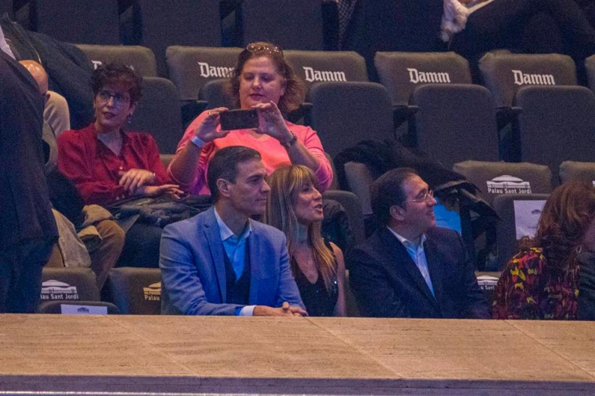 Pedro Sánchez en el concierto de Joan Manuel Serrat.