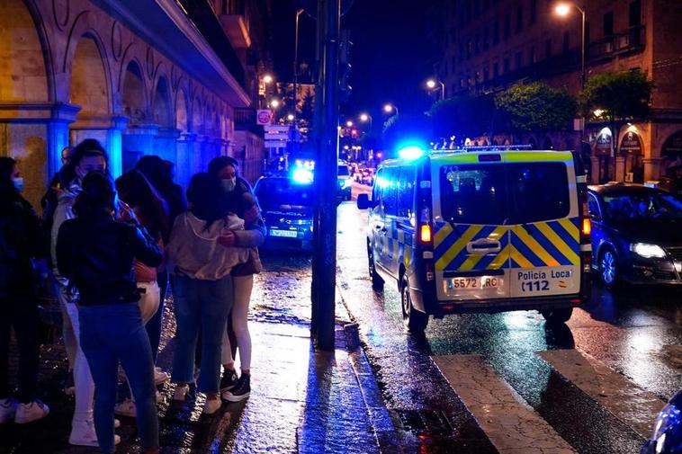 Una patrulla de la Policía Local en Gran Vía.