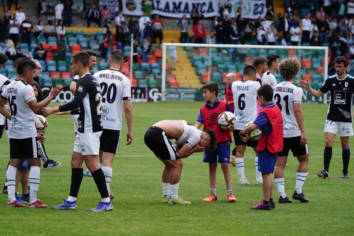 Momento del descenso a Tercera Federación el pasado mes de mayo