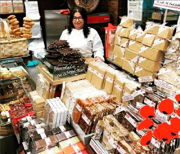 Mari Luz Lorenzo lleva quince años elaborando turrones y rescatando recetas típicas de La Alberca.