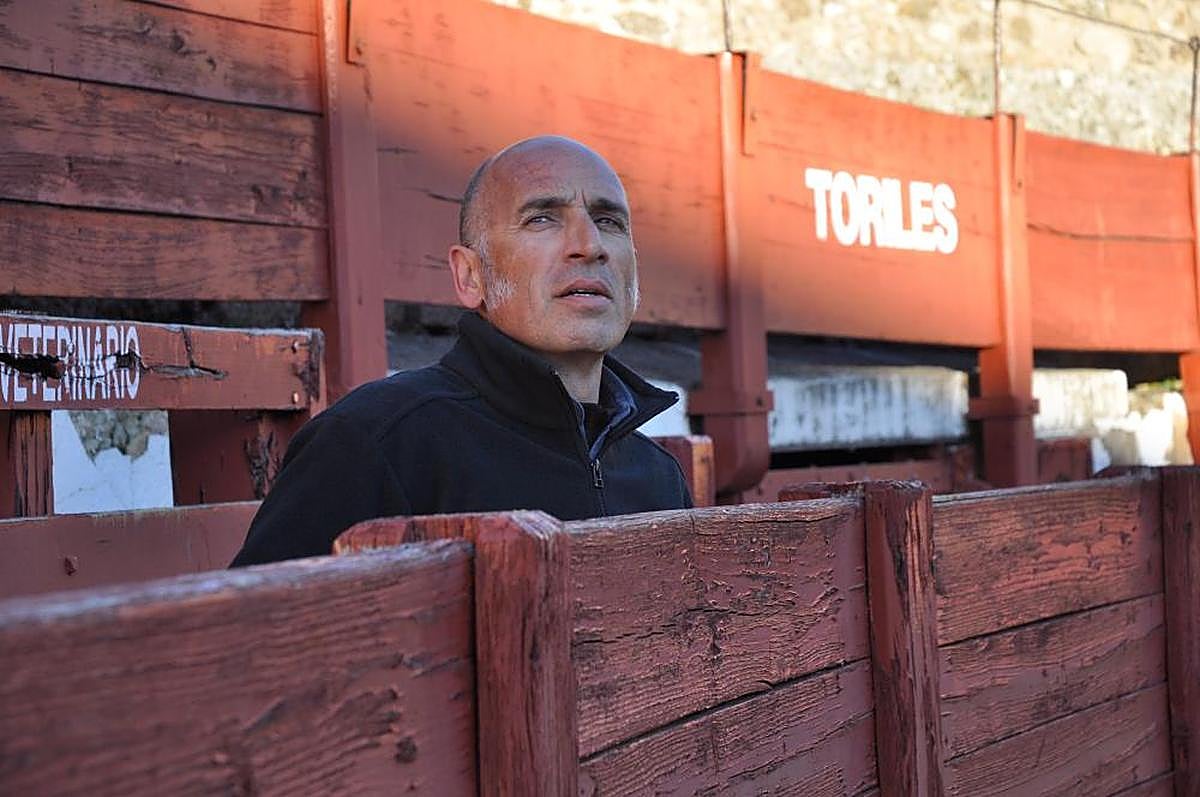 Óscar Alvariño Belinchón, en un burladero de la plaza de Béjar.