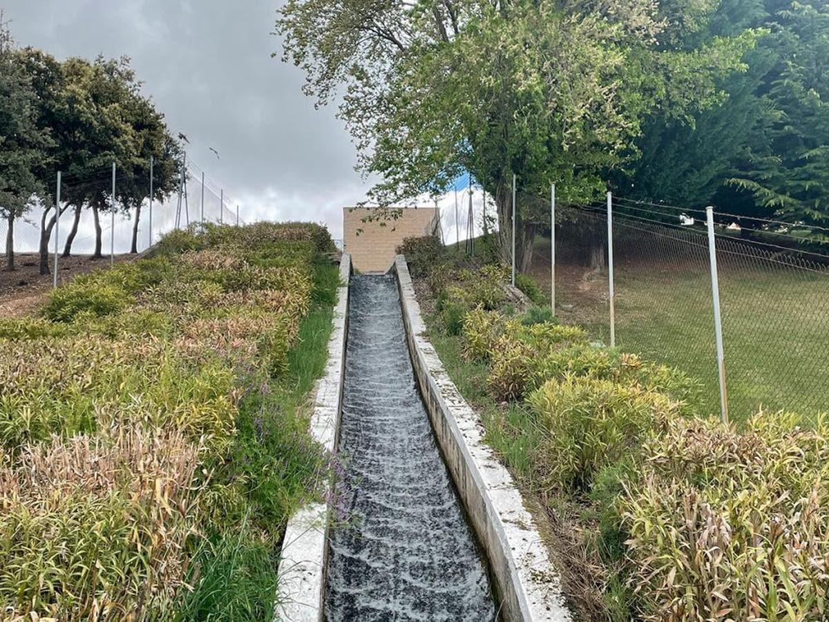 Instalaciones del canal de Villagonzalo a su paso por la localidad de Carbajosa de la Sagrada