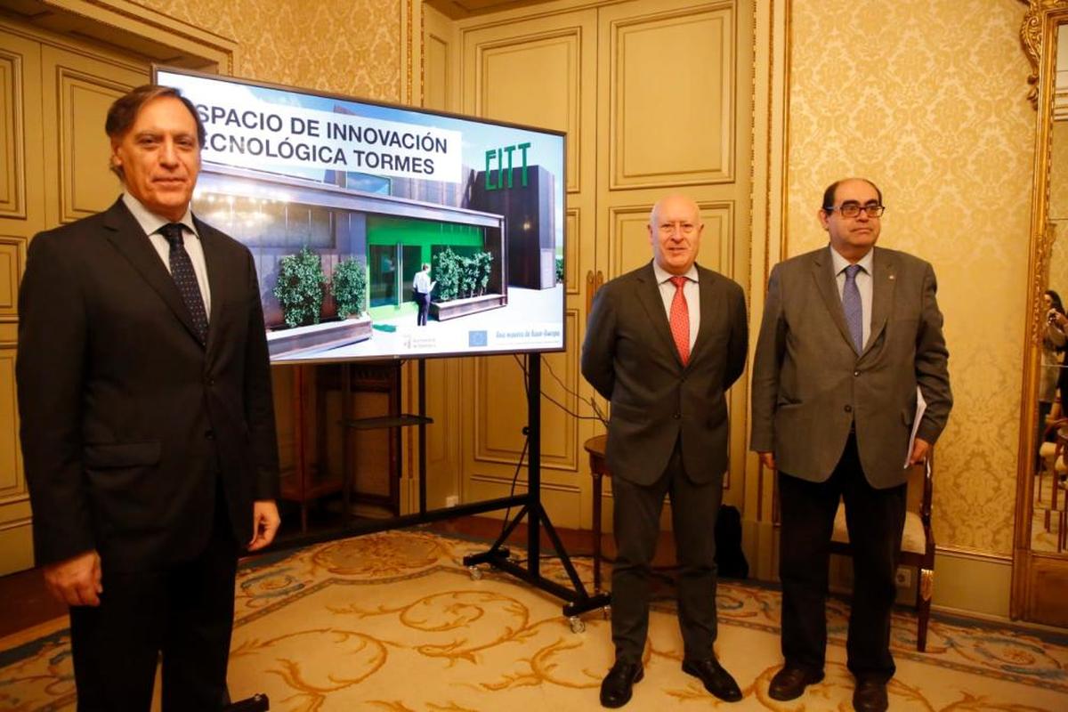 García Carbayo, Juan José Sánchez y Fernando Rodríguez, durante la presentación.