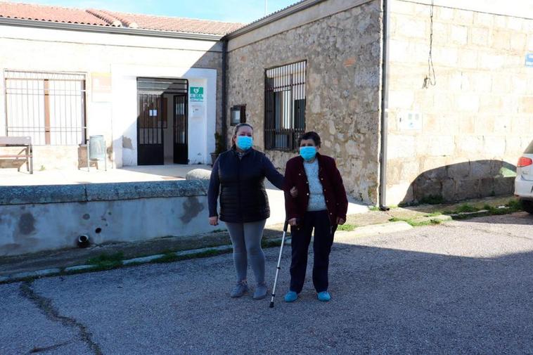 Los vecinos de Fuentes de Béjar, indignados por la inesperada ausencia del médico