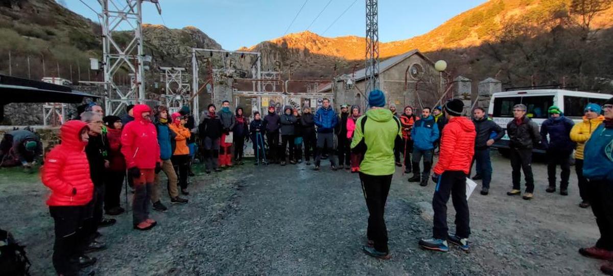 Voluntarios antes de subir a la Sierra a buscar a José Antonio