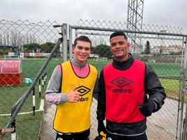 Micky y Marco Tulio a la salida de su primer entrenamiento