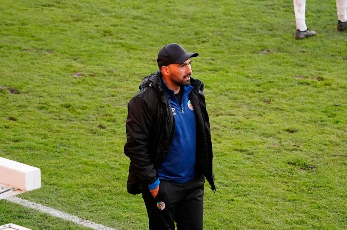 El entrenador del Salamanca, Jehu Chiapas, el domingo en el estadio Helmántico. LAYA