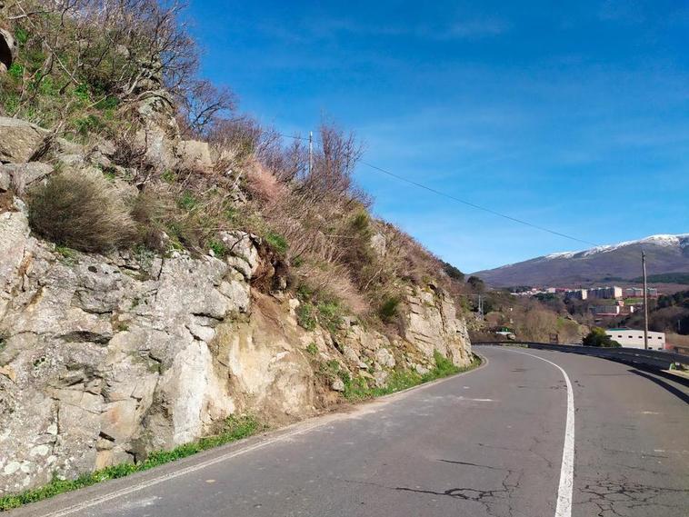 El arreglo de una carretera para mejorar el tránsito entre Béjar y Ciudad Rodrigo