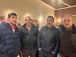 Teo Bonal, José González, Eugenio Fernández y Enrique Montes, de la directiva de regantes de La Armuña.