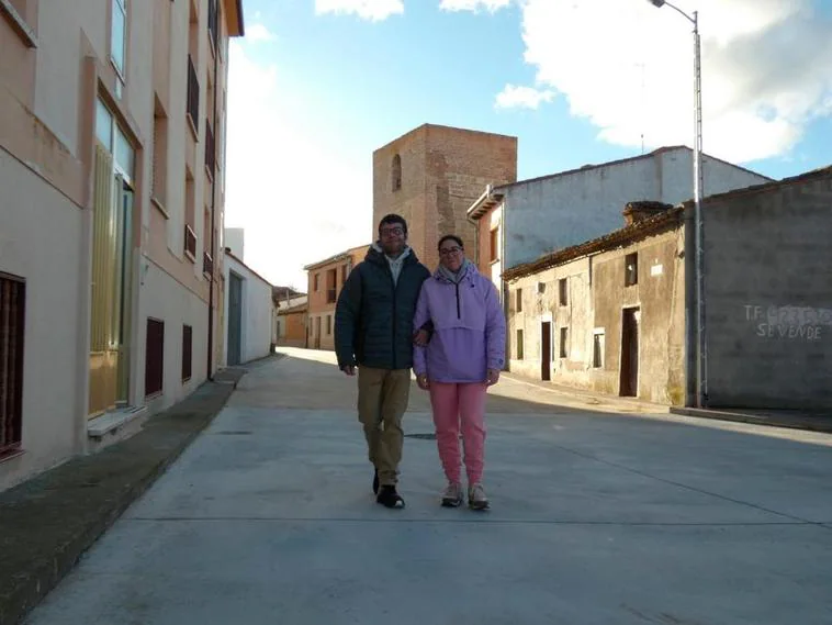 La pareja que dejó Barcelona por Cantalapiedra: “Hemos encontrado la estabilidad y tranquilidad que buscábamos”