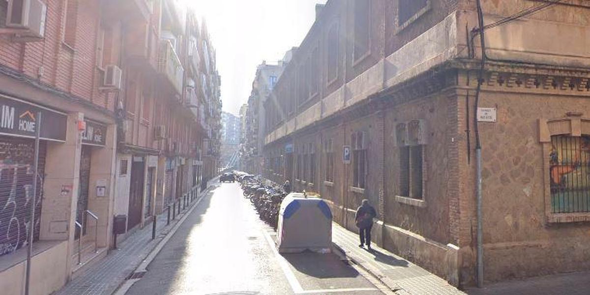 Calle de Begur de Barcelona, donde ha aparecido el bebé.