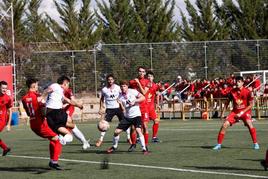 David Franco dispara a puerta en el derbi de la primera vuelta en el Alfonso San Casto