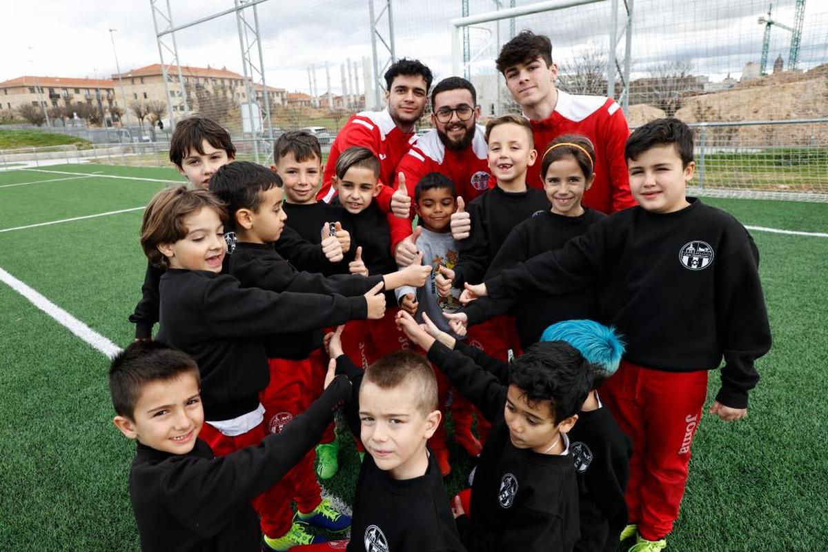 Los prebenjamines del Pizarrales festejan su vuelta perfecta