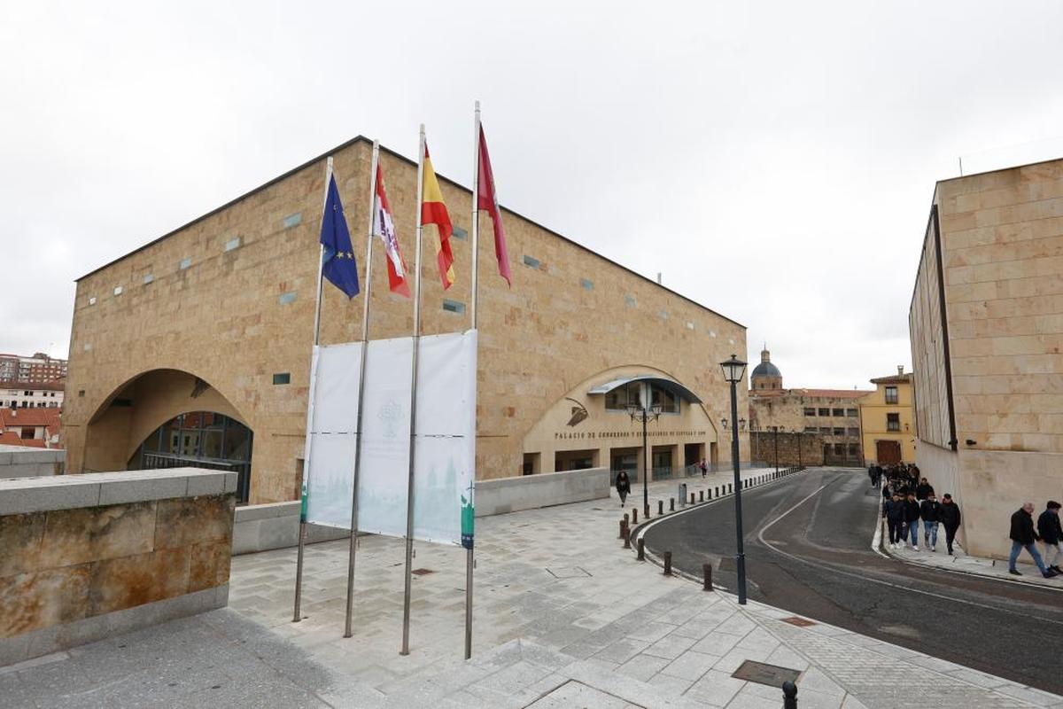 Exterior del Palacio de Congresos y Exposiciones de Castilla y León.