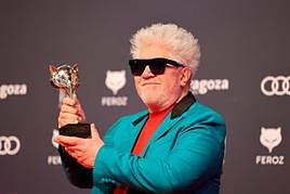 Pedro Almodóvar se emocionó al recoger el Premio Feroz