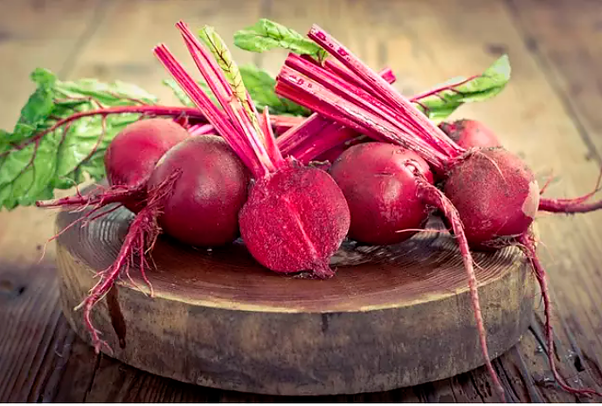 Remolachas en una mesa.
