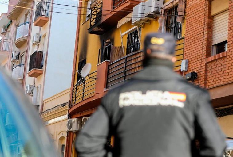 Fallecen tres personas en el incendio de una vivienda en Huelva