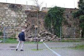 Derrumbe de parte del lienzo interior de la Muralla de Ciudad Rodrigo en la plaza de Herrasti.