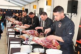 Participantes en la final del campeonato de España de cortadores de jamón