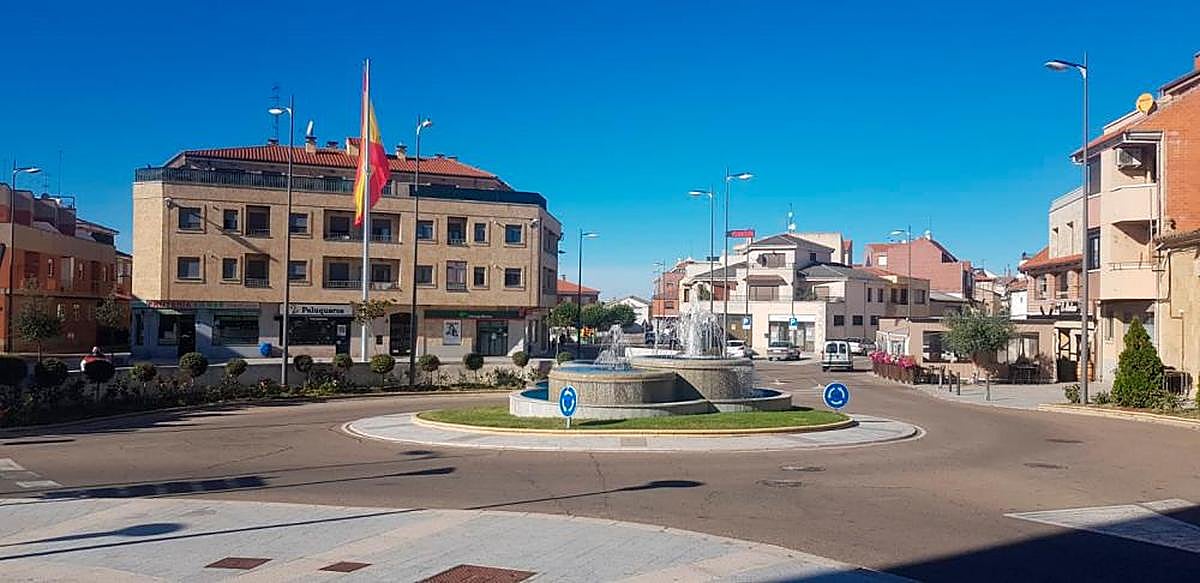 La plaza del Ayuntamiento, en Villares de la Reina