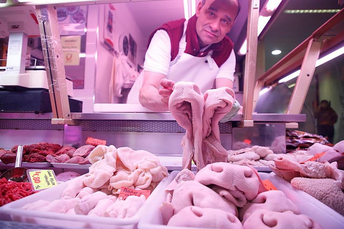 Morros y callos en una casquería del mercado de abastos