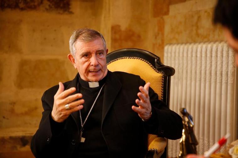 Suplantan la identidad del obispo de Salamanca para cometer un fraude