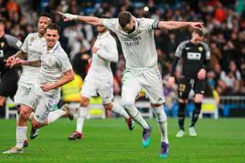 Los jugadores del Real Madrid celebran uno de los goles