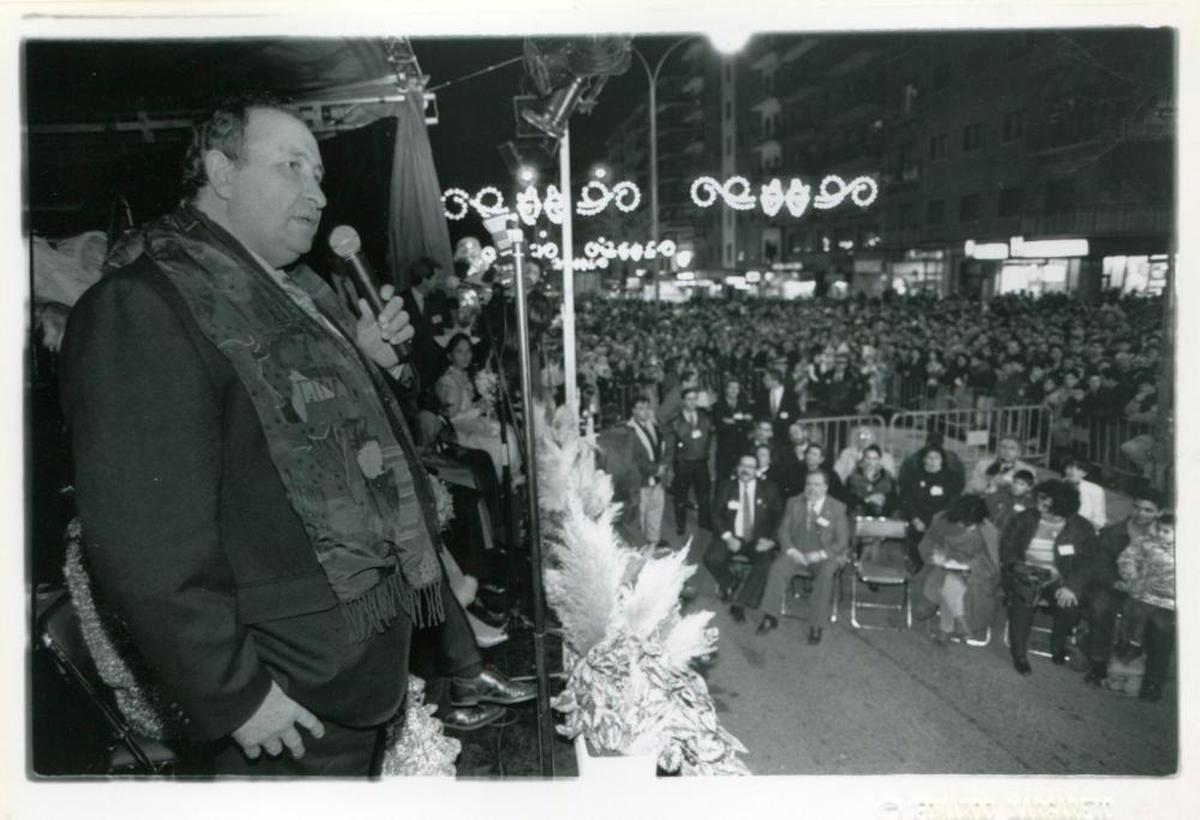 Jesús Gil fue el encargado de inaugurar los Carnavales de Labradores en febrero de 1995. ARCHIVO